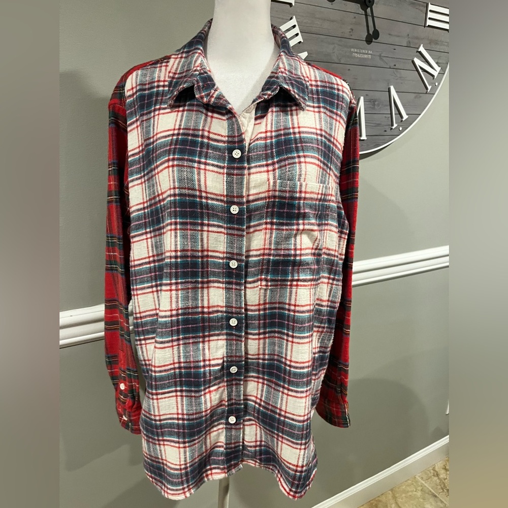 Women's American Eagle Plaid Flannel Button Down Long Sleeve Shirt - Siz…